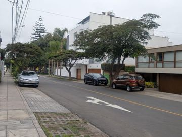 Venta De Casa Como Terreno En Aurora Miraflores Misma Avenida Roca y Boloña