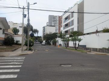Venta De Casa Como Terreno En Aurora Miraflores Misma Avenida Roca y Boloña