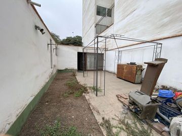Venta De Casa Como Terreno En Aurora Miraflores Misma Avenida Roca y Boloña
