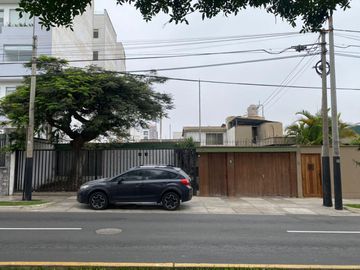 Venta De Casa Como Terreno En Aurora Miraflores Misma Avenida Roca y Boloña