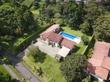 Casa Campestre en venta - Sector Club Campestre Armenia