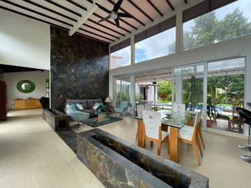 Casa Campestre en venta - Sector Club Campestre Armenia