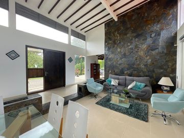 Casa Campestre en venta - Sector Club Campestre Armenia