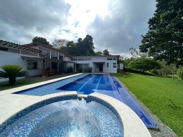 Casa Campestre en venta - Sector Club Campestre Armenia