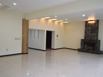 Ubicadísima residencia en Country Club