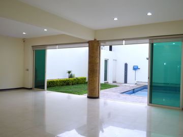 Ubicadísima residencia en Country Club