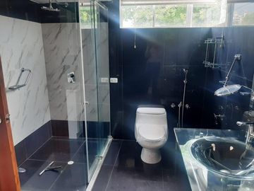 CASA EN VENTA 3 DORMITORIOS URB PRIVADA EN CUMBAYA