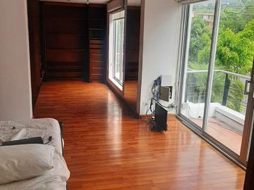 CASA EN VENTA 3 DORMITORIOS URB PRIVADA EN CUMBAYA