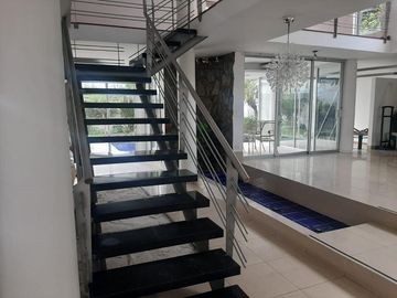 CASA EN VENTA 3 DORMITORIOS URB PRIVADA EN CUMBAYA