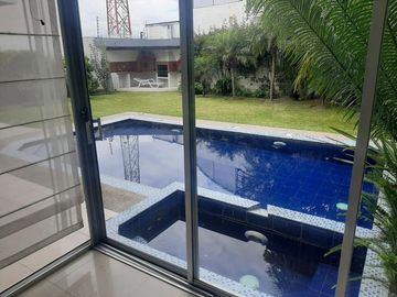 CASA EN VENTA 3 DORMITORIOS URB PRIVADA EN CUMBAYA