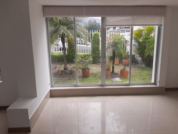 CASA EN VENTA 3 DORMITORIOS URB PRIVADA EN CUMBAYA