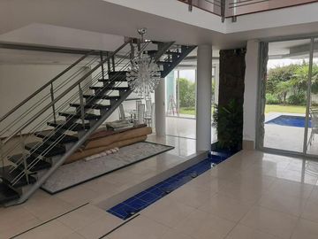 CASA EN VENTA 3 DORMITORIOS URB PRIVADA EN CUMBAYA