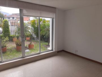 CASA EN VENTA 3 DORMITORIOS URB PRIVADA EN CUMBAYA