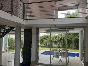 CASA EN VENTA 3 DORMITORIOS URB PRIVADA EN CUMBAYA