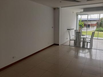 CASA EN VENTA 3 DORMITORIOS URB PRIVADA EN CUMBAYA