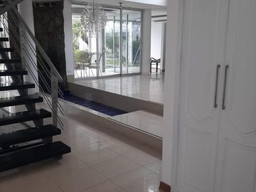 CASA EN VENTA 3 DORMITORIOS URB PRIVADA EN CUMBAYA