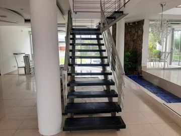 CASA EN VENTA 3 DORMITORIOS URB PRIVADA EN CUMBAYA
