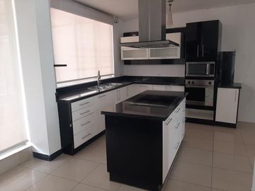 CASA EN VENTA 3 DORMITORIOS URB PRIVADA EN CUMBAYA