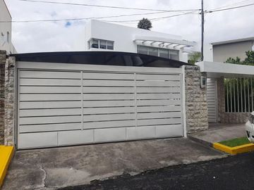 CASA EN VENTA 3 DORMITORIOS URB PRIVADA EN CUMBAYA