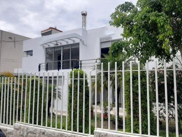 CASA EN VENTA 3 DORMITORIOS URB PRIVADA EN CUMBAYA