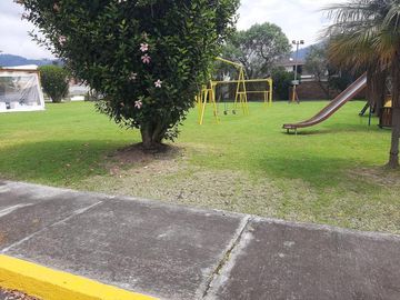 CASA EN VENTA 3 DORMITORIOS URB PRIVADA EN CUMBAYA