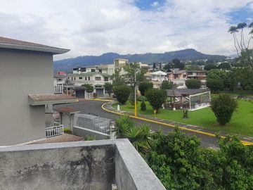 CASA EN VENTA 3 DORMITORIOS URB PRIVADA EN CUMBAYA