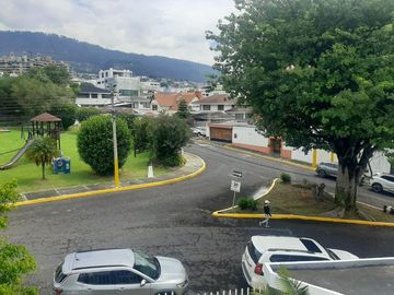 CASA EN VENTA 3 DORMITORIOS URB PRIVADA EN CUMBAYA