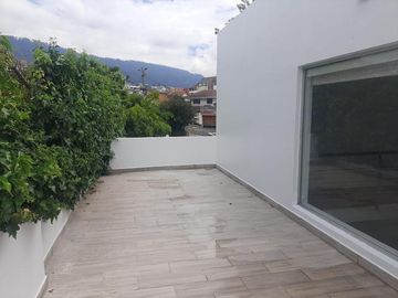 CASA EN VENTA 3 DORMITORIOS URB PRIVADA EN CUMBAYA