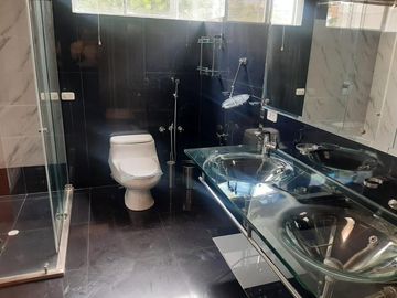 CASA EN VENTA 3 DORMITORIOS URB PRIVADA EN CUMBAYA