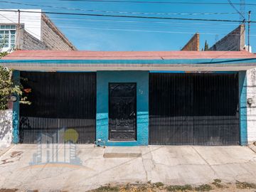 Casa de una planta con Amplio Terreno cerca de Prol Av Guadalupe y Prol Mariano Otero