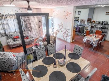 Casa de una planta con Amplio Terreno cerca de Prol Av Guadalupe y Prol Mariano Otero
