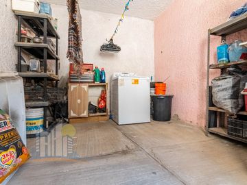Casa de una planta con Amplio Terreno cerca de Prol Av Guadalupe y Prol Mariano Otero