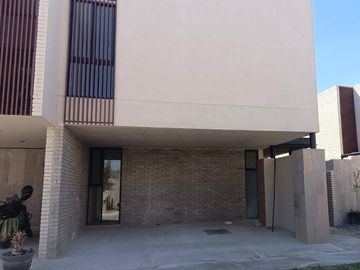 CASA EN VENTA EN EXCLUSIVO FRACCIONAMIENTO EN LEÓN GTO ZONA DE GRAN PLUSVALÍA