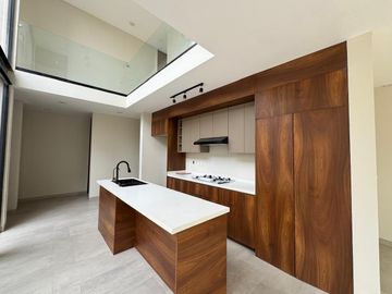 CASA EN VENTA EN EXCLUSIVO FRACCIONAMIENTO EN LEÓN GTO ZONA DE GRAN PLUSVALÍA