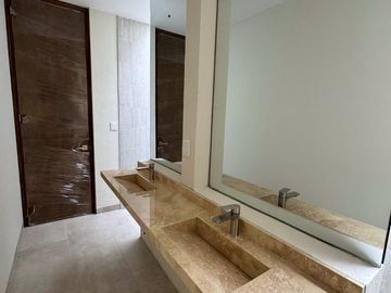 CASA EN VENTA EN EXCLUSIVO FRACCIONAMIENTO EN LEÓN GTO ZONA DE GRAN PLUSVALÍA
