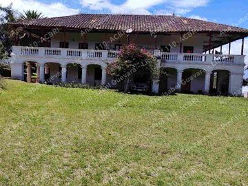 Hermosa casa colonial de hacienda de venta con 1 hectárea y 6000 mt2 de terreno