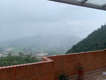 VENDO PRECIOSO Y MUY AMPLIO APARTAMENTO PENTHOUSE DE 200M2 MAS 105M2 EN TERRAZAS EN SECTOR PALERMO CON ASCENSOR