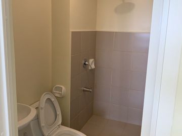 2BR Avida Towers One Union Place with 1 Parking Unit - FOR SALE