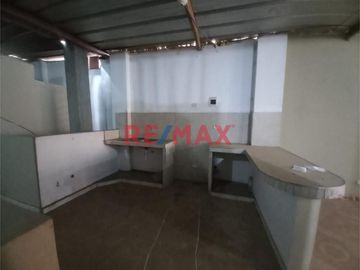 Se Vende Casa Comercial En Villa María Del Triunfo - Rafael Chacon