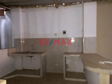 Se Vende Casa Comercial En Villa María Del Triunfo - Rafael Chacon
