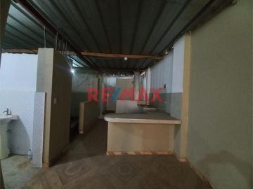 Se Vende Casa Comercial En Villa María Del Triunfo - Rafael Chacon