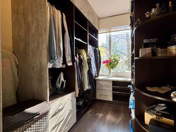 Departamento en Venta, San Miguel. 2 Estacionamientos. Patio Exclusivo