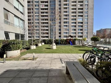 Departamento en Venta, San Miguel. 2 Estacionamientos. Patio Exclusivo