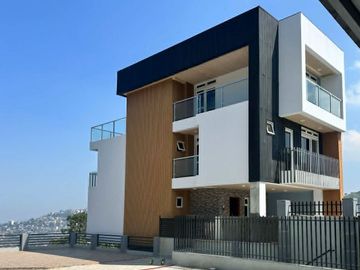 Baguio house and lot: 3 Story with 2 Basement Residential