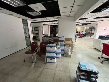 En venta locales comerciales sector jipijapa cerca a la plaza de toros