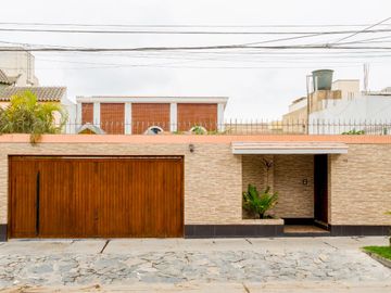 Venta - Casa en Valle Hermoso, Surco.
