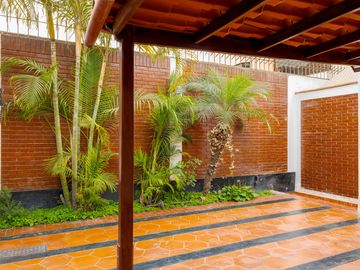 Venta - Casa en Valle Hermoso, Surco.