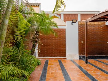 Venta - Casa en Valle Hermoso, Surco.
