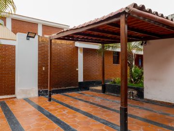 Venta - Casa en Valle Hermoso, Surco.