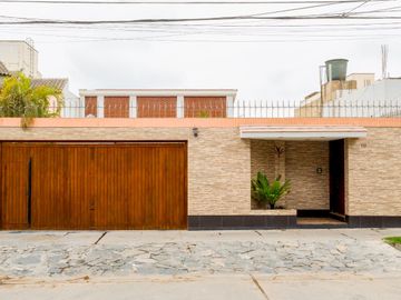 Venta - Casa en Valle Hermoso, Surco.